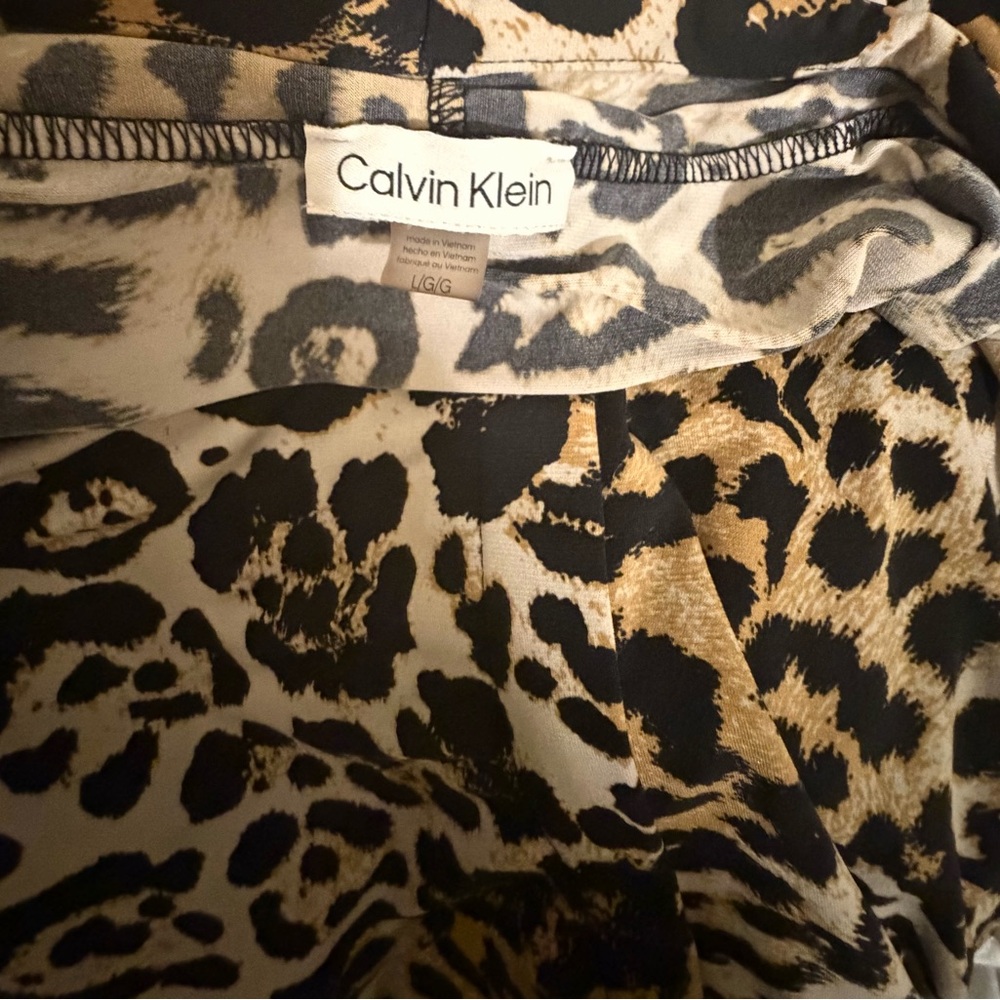 Calvin Klein Animal Print Top - Picture 3 of 14